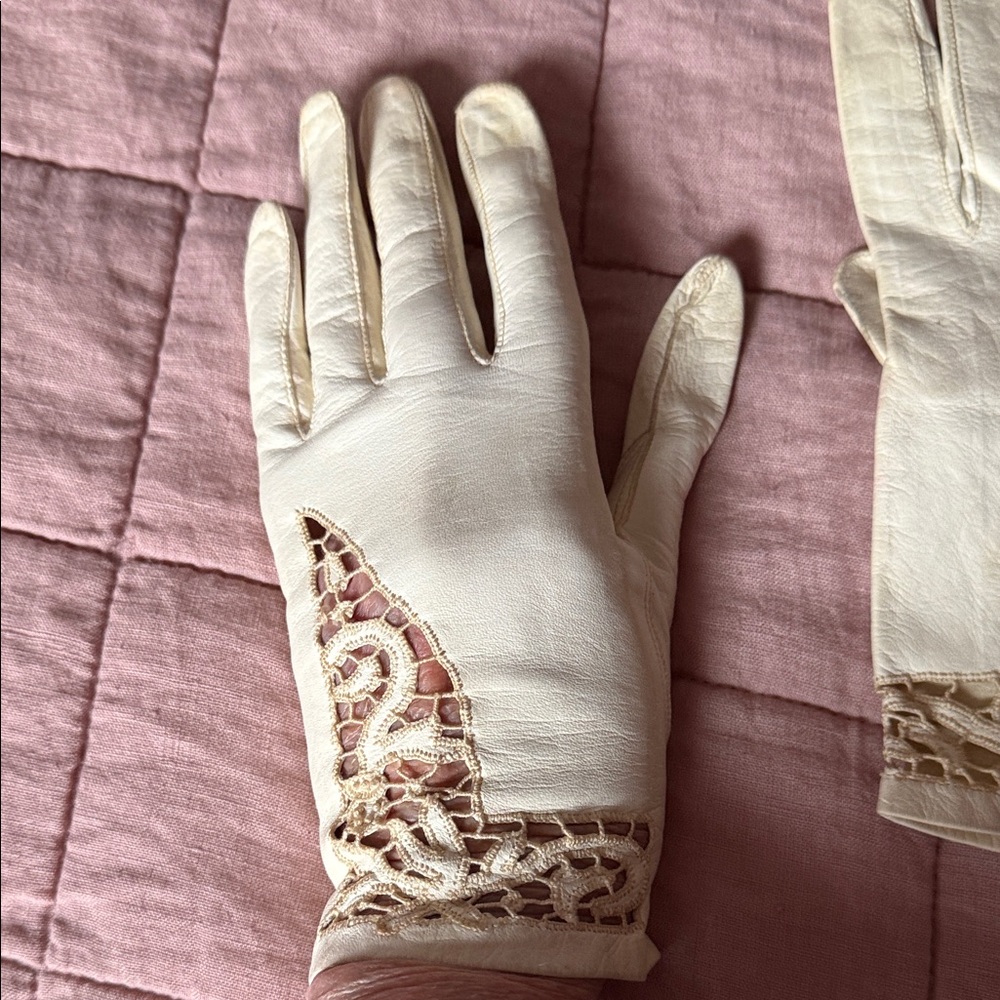 Elegant Cream Lace leather Women's gloves